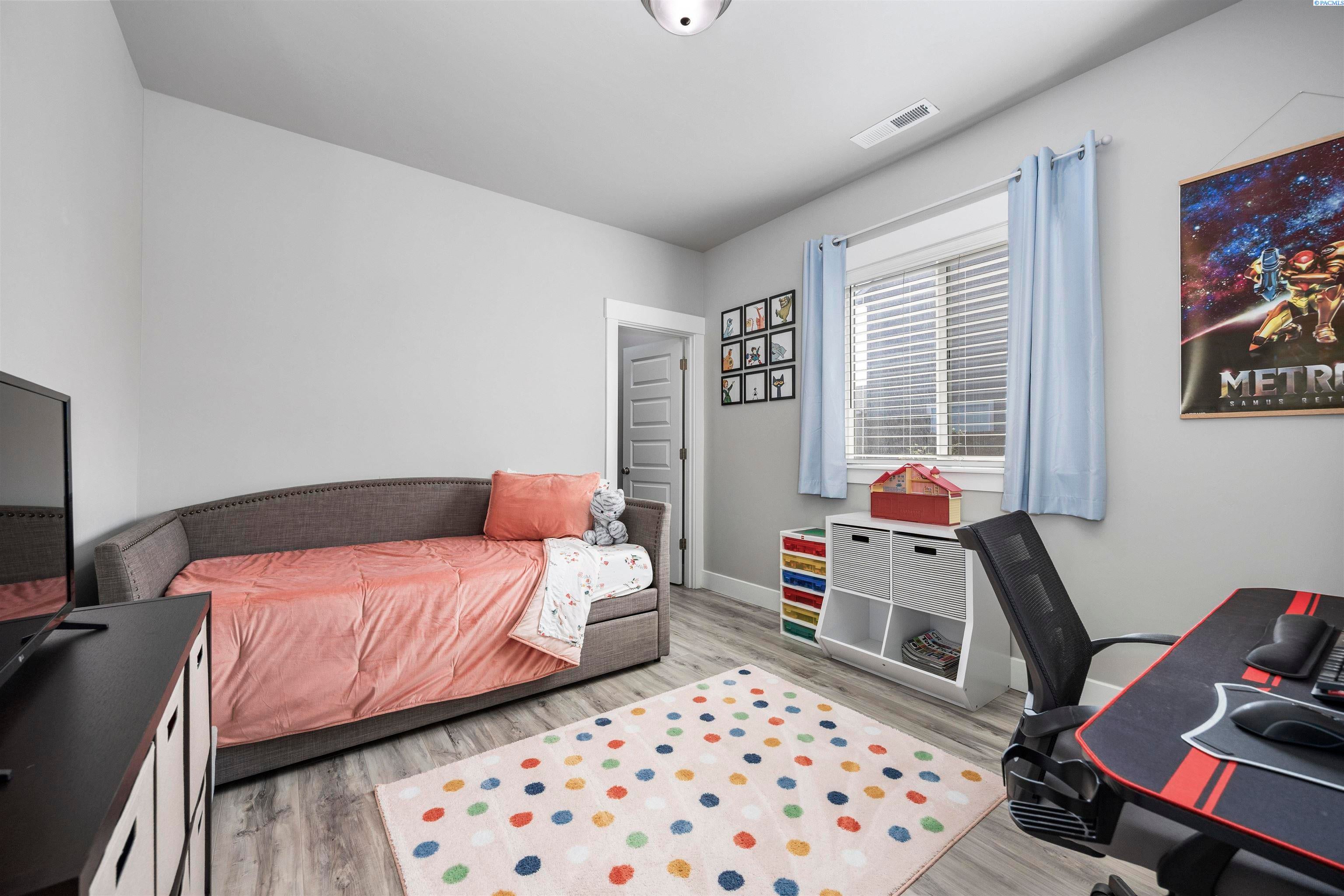 Kennewick, Washington, 99338, United States, 4 Bedrooms Bedrooms, ,3 BathroomsBathrooms,Residential,For Sale,1977201