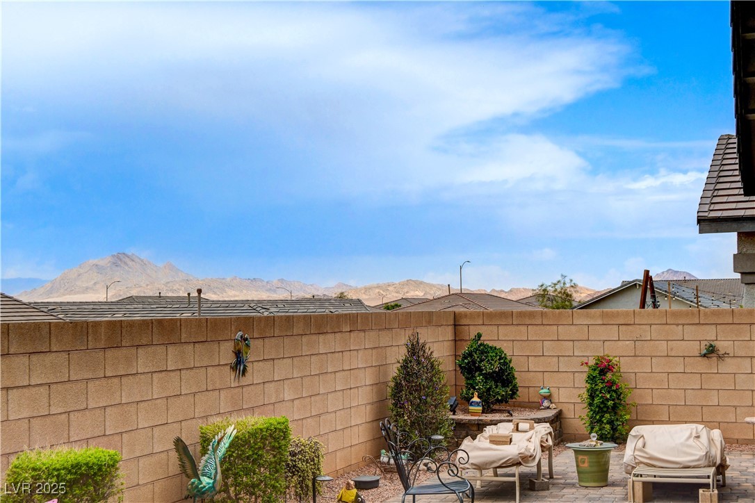 Henderson, Nevada, 89011, United States, 3 Bedrooms Bedrooms, ,2 BathroomsBathrooms,Residential,For Sale,1848397