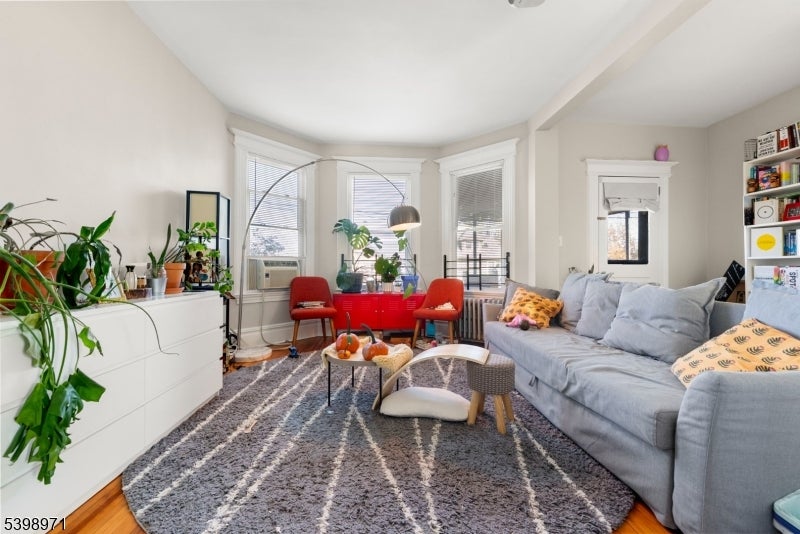 Bloomfield Twp., New Jersey, 07003, United States, 6 Bedrooms Bedrooms, ,2 BathroomsBathrooms,Residential,For Sale,1998013