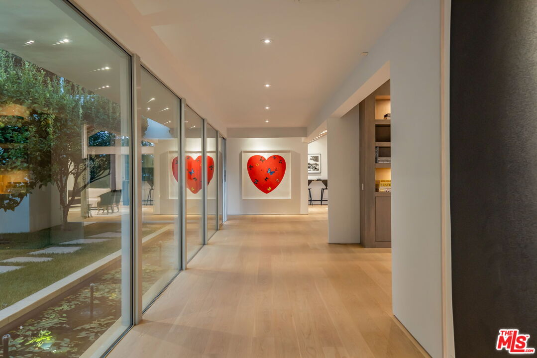Los Angeles, California, 90049, United States, 5 Bedrooms Bedrooms, ,6 BathroomsBathrooms,Residential,For Sale,1950384