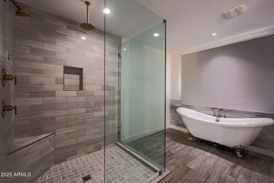 Phoenix, Arizona, 85018, United States, 4 Bedrooms Bedrooms, ,Residential,For Sale,2001186