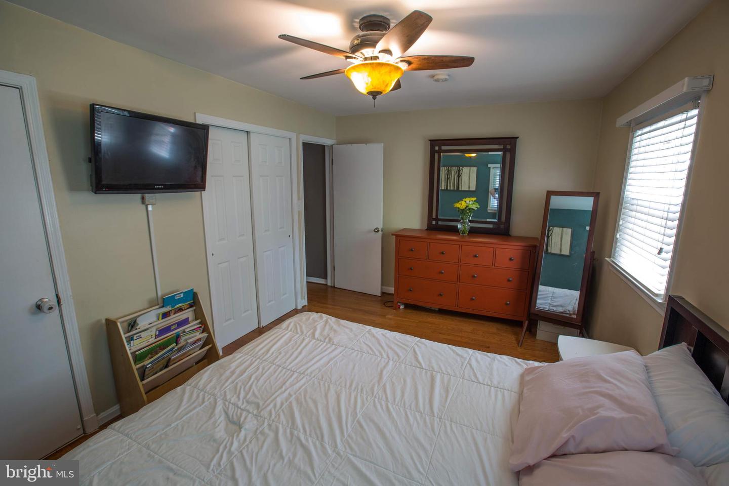 Alexandria, Virginia, 22305, United States, 2 Bedrooms Bedrooms, ,1 BathroomBathrooms,Residential,For Sale,1927312