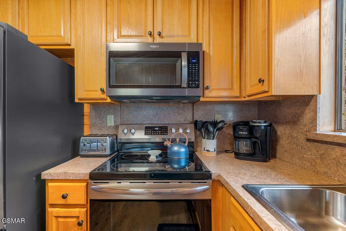 Gatlinburg, Tennessee, 37738, United States, 5 Bedrooms Bedrooms, ,4 BathroomsBathrooms,Residential,For Sale,2023747
