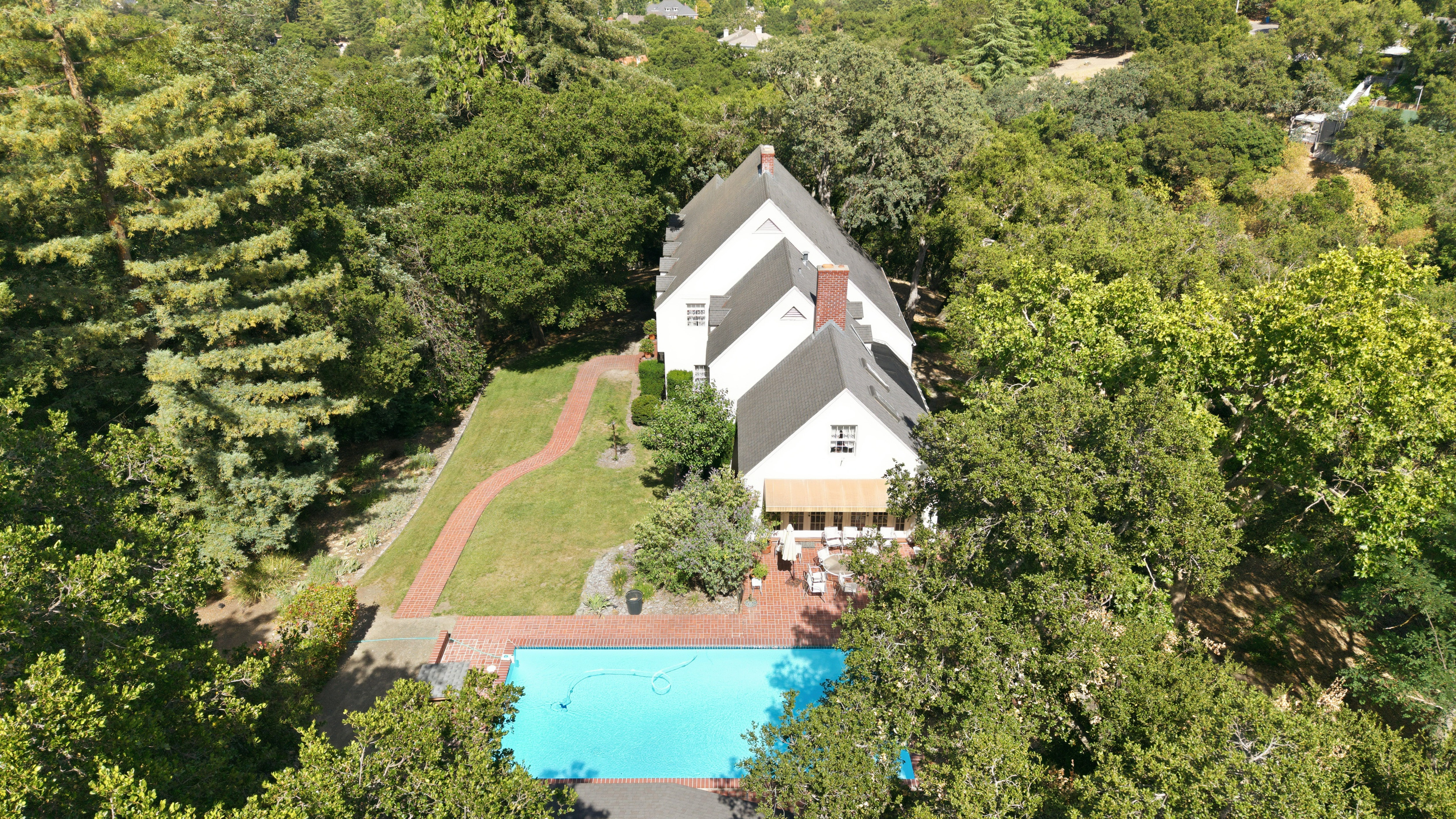  Extraordinary Acre Estate with Development Potential in a Prime Location - 物件實景