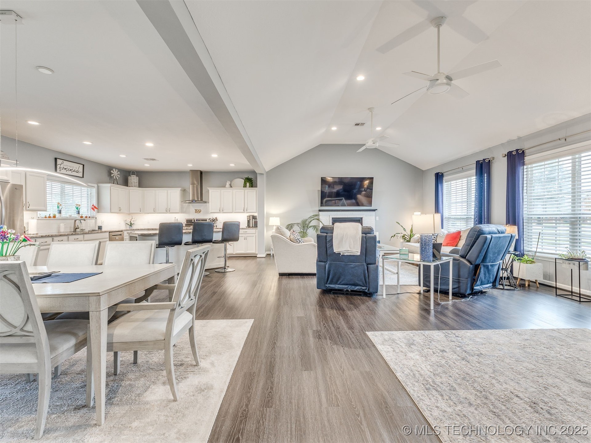 Mounds, Oklahoma, 74047, United States, 4 Bedrooms Bedrooms, ,4 BathroomsBathrooms,Residential,For Sale,1985246