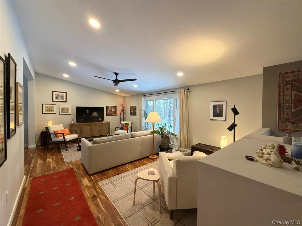 Staatsburg, New York, 12580, United States, 4 Bedrooms Bedrooms, ,3 BathroomsBathrooms,Residential,For Sale,2005634