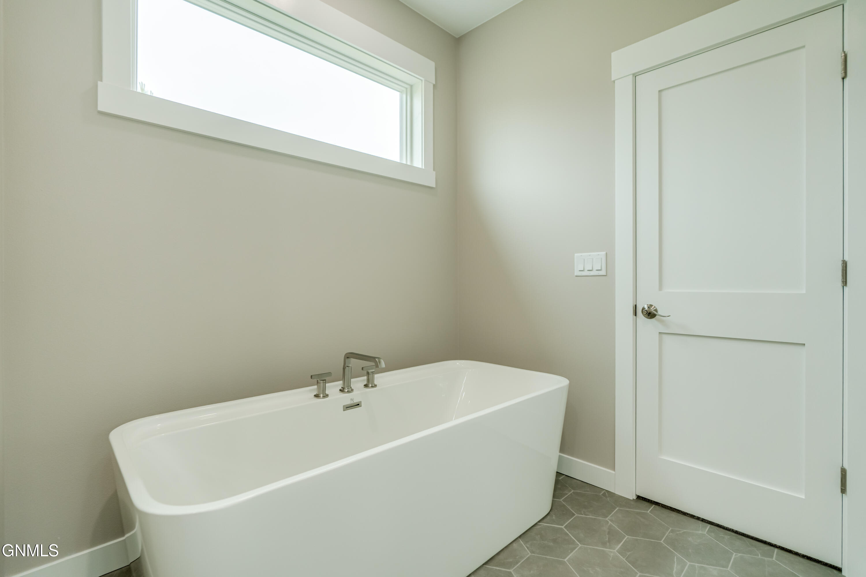 Bismarck, North Dakota, 58504, United States, 3 Bedrooms Bedrooms, ,3 BathroomsBathrooms,Residential,For Sale,1938012
