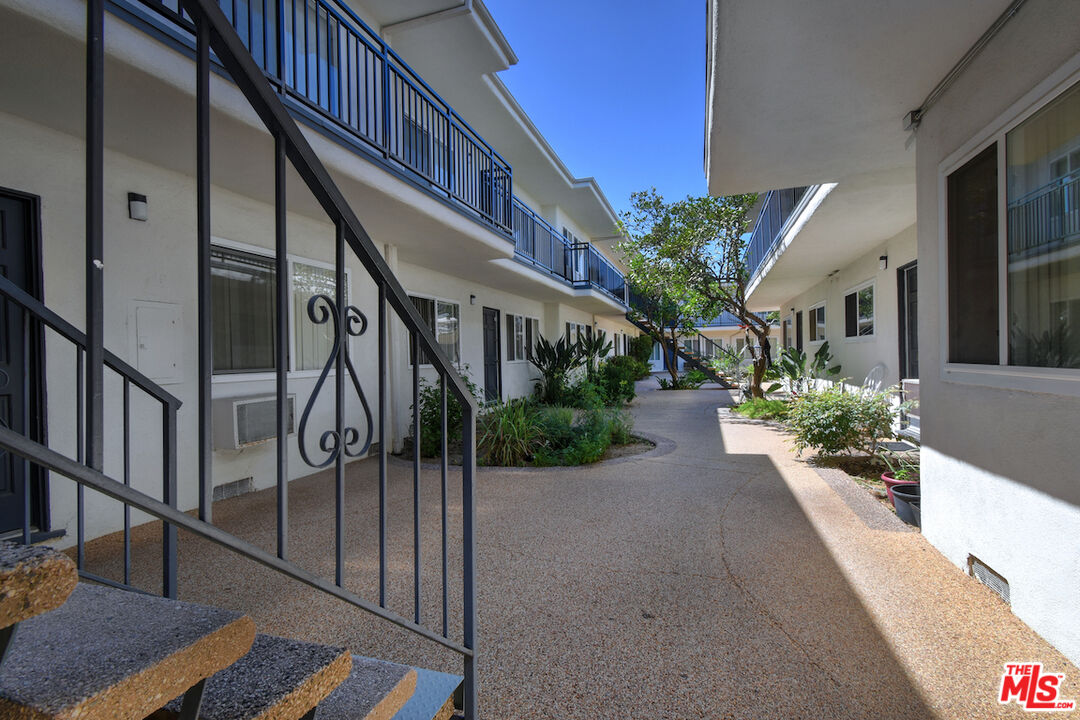 Northridge, California, 91325, United States, 41 Bedrooms Bedrooms, ,Residential,For Sale,1877595