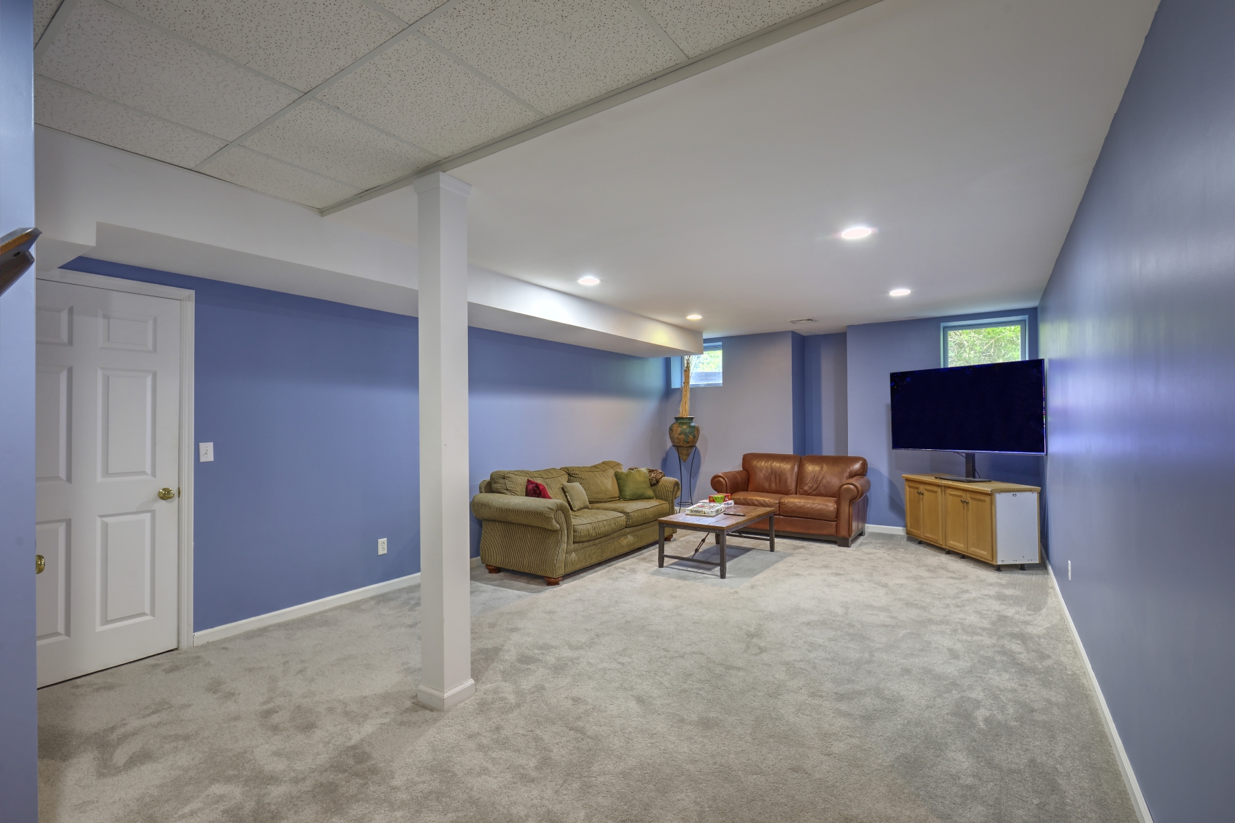  Expanded and Beautifully Maintained Custom Split Level Home - 物件實景