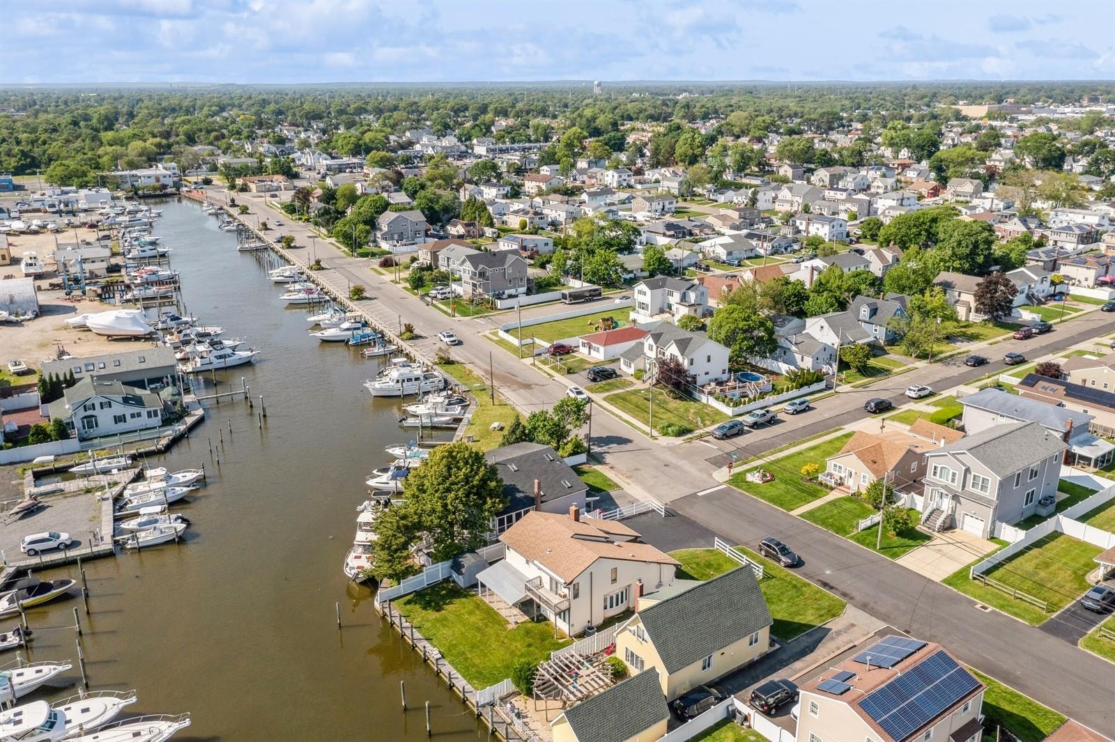 Lindenhurst, New York, 11757, United States, 2 Bedrooms Bedrooms, ,1 BathroomBathrooms,Residential,For Sale,1847928