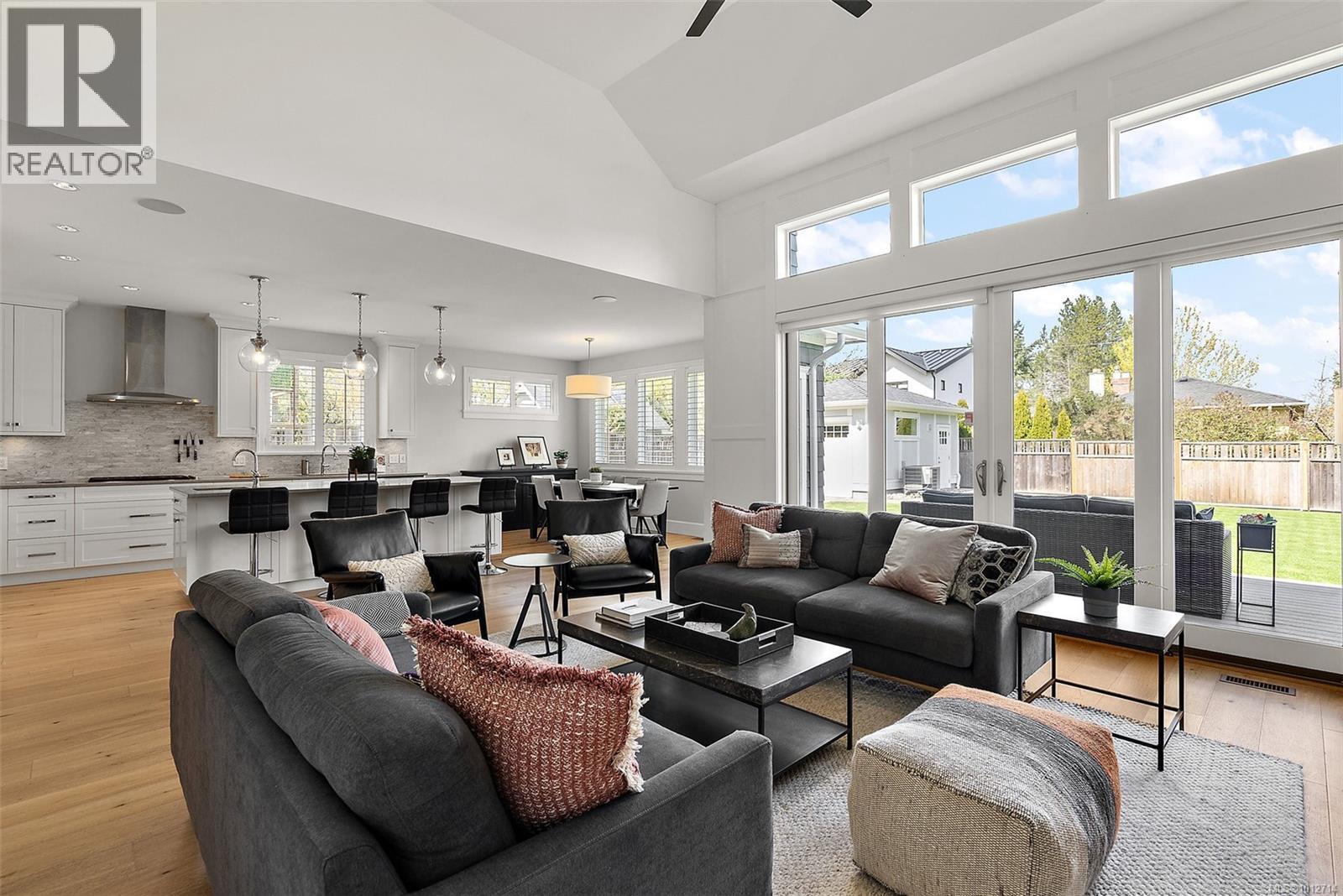 OAK BAY, British Columbia, V8S 2W2, CA, 3 Bedrooms Bedrooms, ,3 BathroomsBathrooms,Residential,For Sale,1949531
