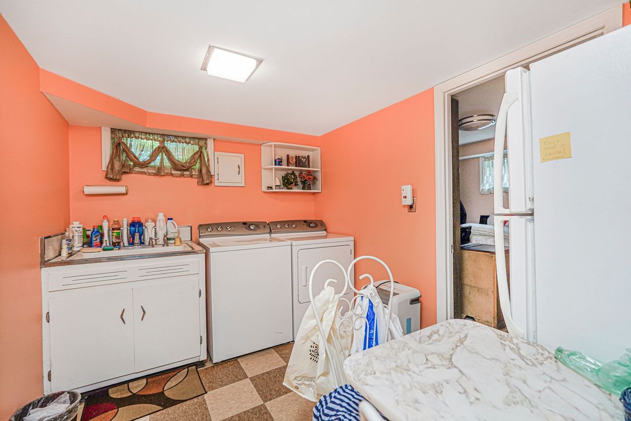 Staten Island, New York, 10302, United States, 5 Bedrooms Bedrooms, ,2 BathroomsBathrooms,Residential,For Sale,1914659