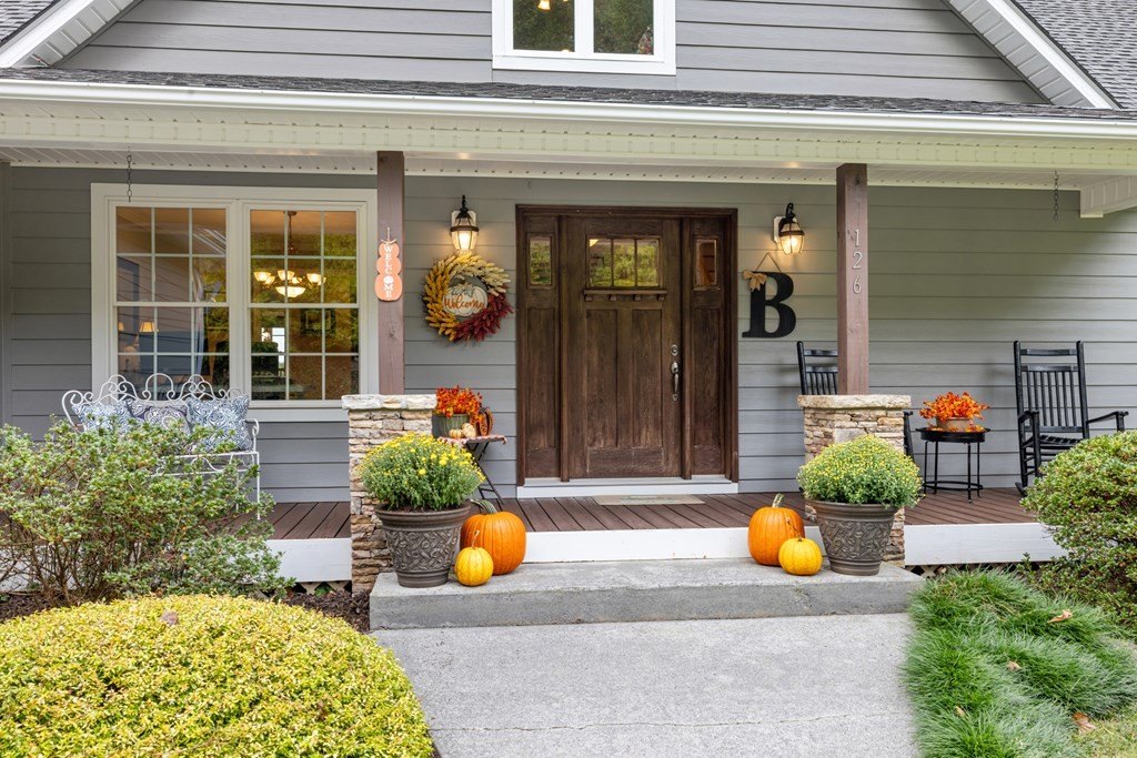 Hayesville, North Carolina, 28904, United States, 3 Bedrooms Bedrooms, ,4 BathroomsBathrooms,Residential,For Sale,1974136