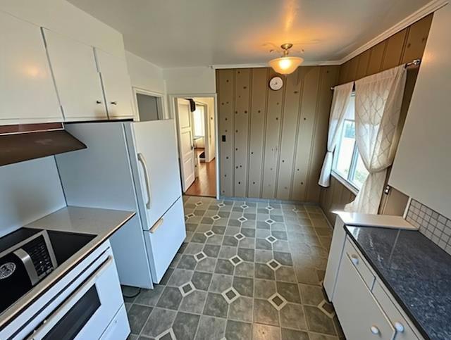 Oakland, California, 94605, United States, 3 Bedrooms Bedrooms, ,1 BathroomBathrooms,Residential,For Sale,2011144