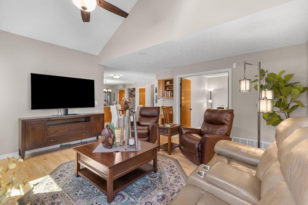 Dublin, Ohio, 43016, United States, 3 Bedrooms Bedrooms, ,3 BathroomsBathrooms,Residential,For Sale,1950814