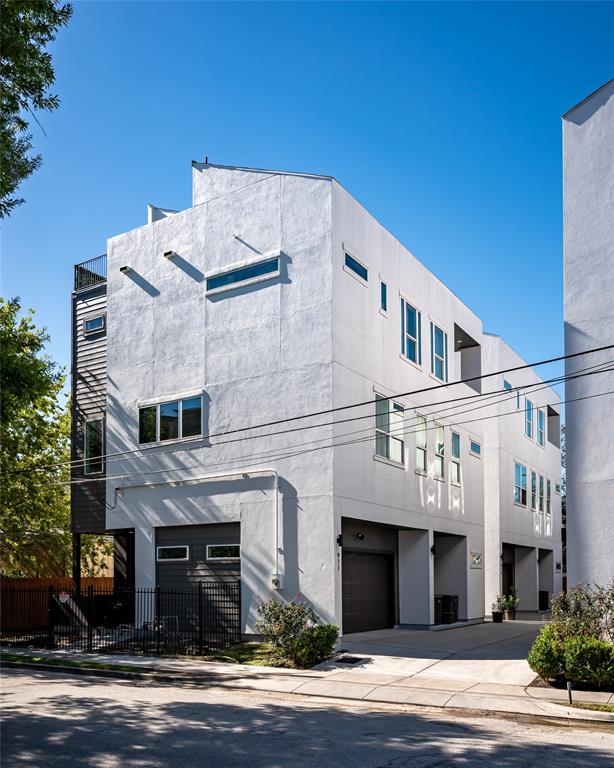 Houston, Texas, 77007, United States, 3 Bedrooms Bedrooms, ,4 BathroomsBathrooms,Residential,For Sale,1723683