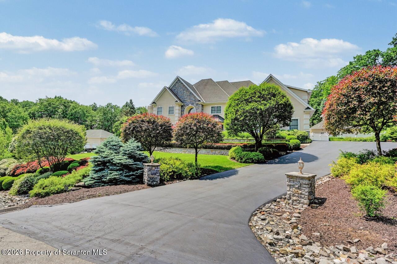 Ivywood Dr, Clarks Summit, PA 18411