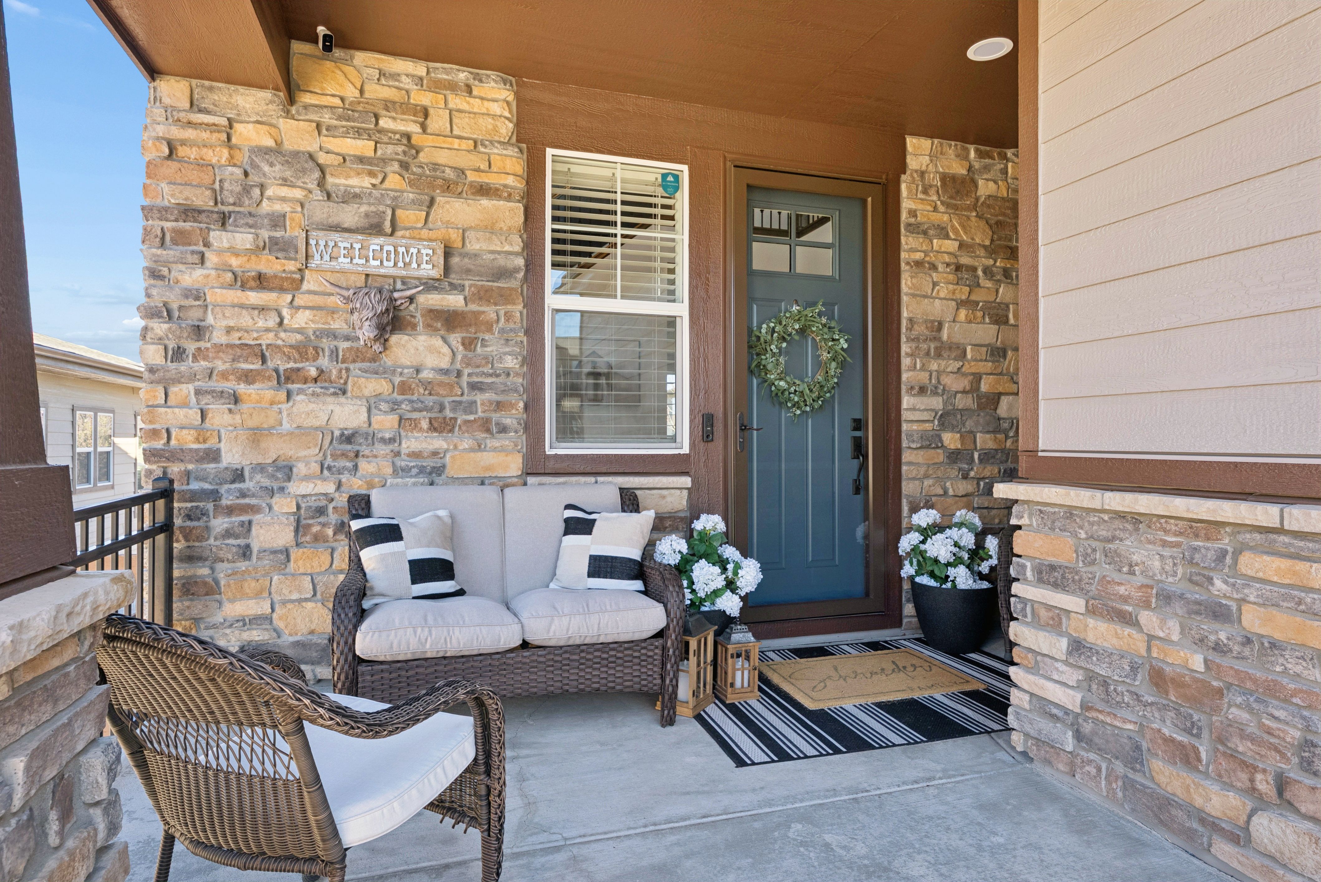  Newer construction, thoughtful design, and beautifully scaled spaces - 物件實景