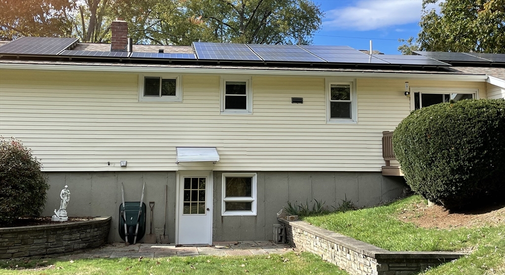 Grafton, Massachusetts, 01519, United States, 3 Bedrooms Bedrooms, ,1 BathroomBathrooms,Residential,For Sale,1982676