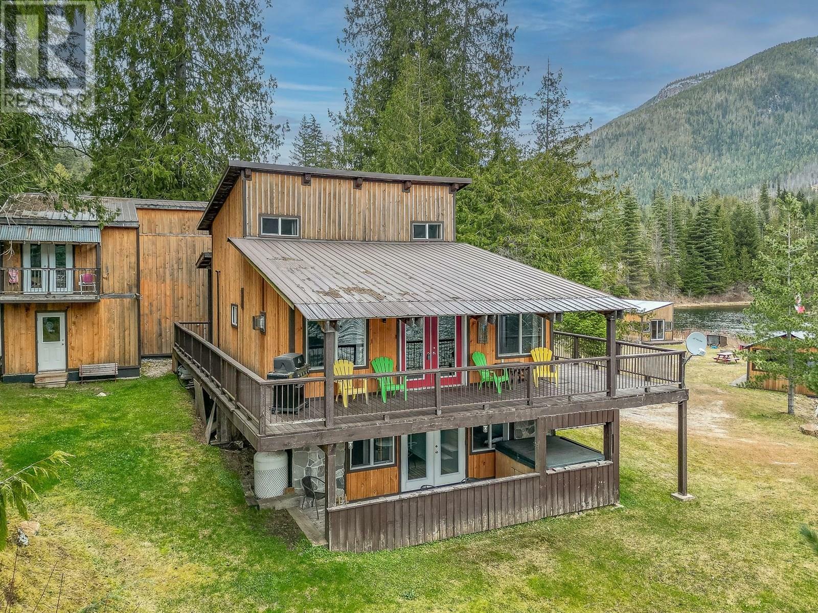 MALAKWA, British Columbia, V0E 2S0, CA, 4 Bedrooms Bedrooms, ,2 BathroomsBathrooms,Residential,For Sale,1837391