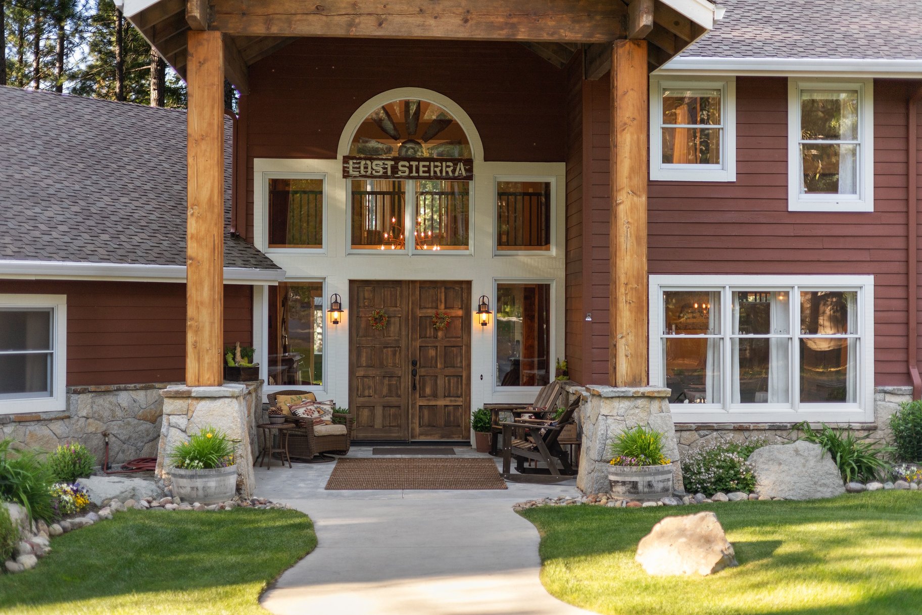  Hilltop Whitehawk Ranch Estate with Sweeping Meadow, Pond & Mountain Views - 物件實景