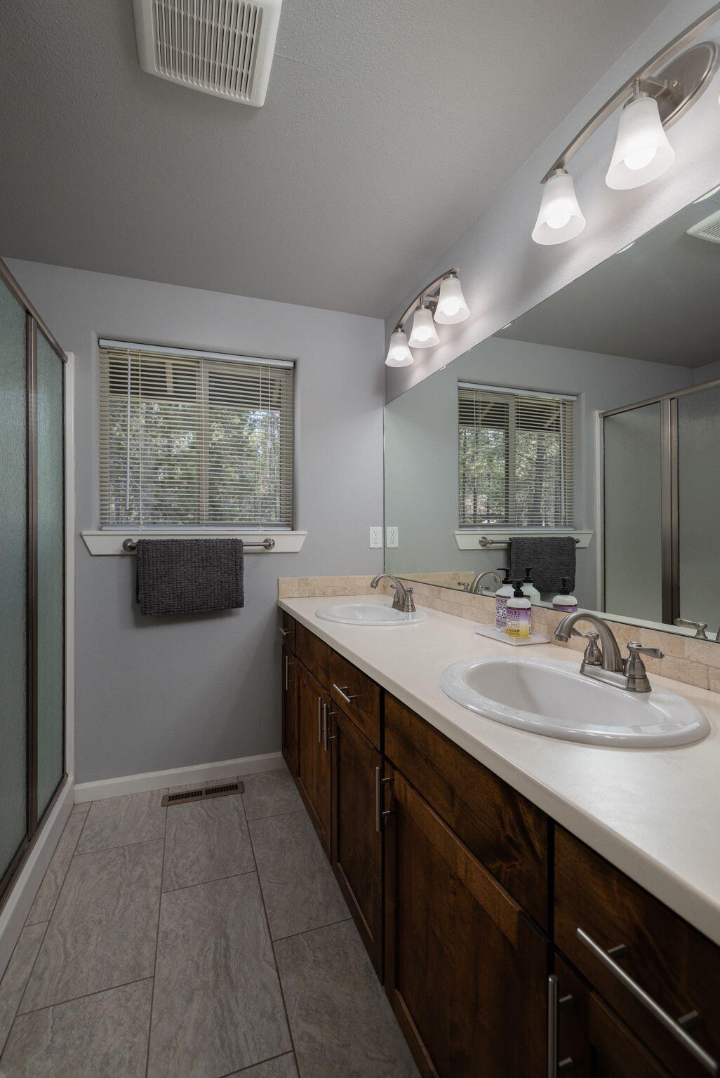 Bend, Oregon, 97707, United States, 3 Bedrooms Bedrooms, ,2 BathroomsBathrooms,Residential,For Sale,1847300