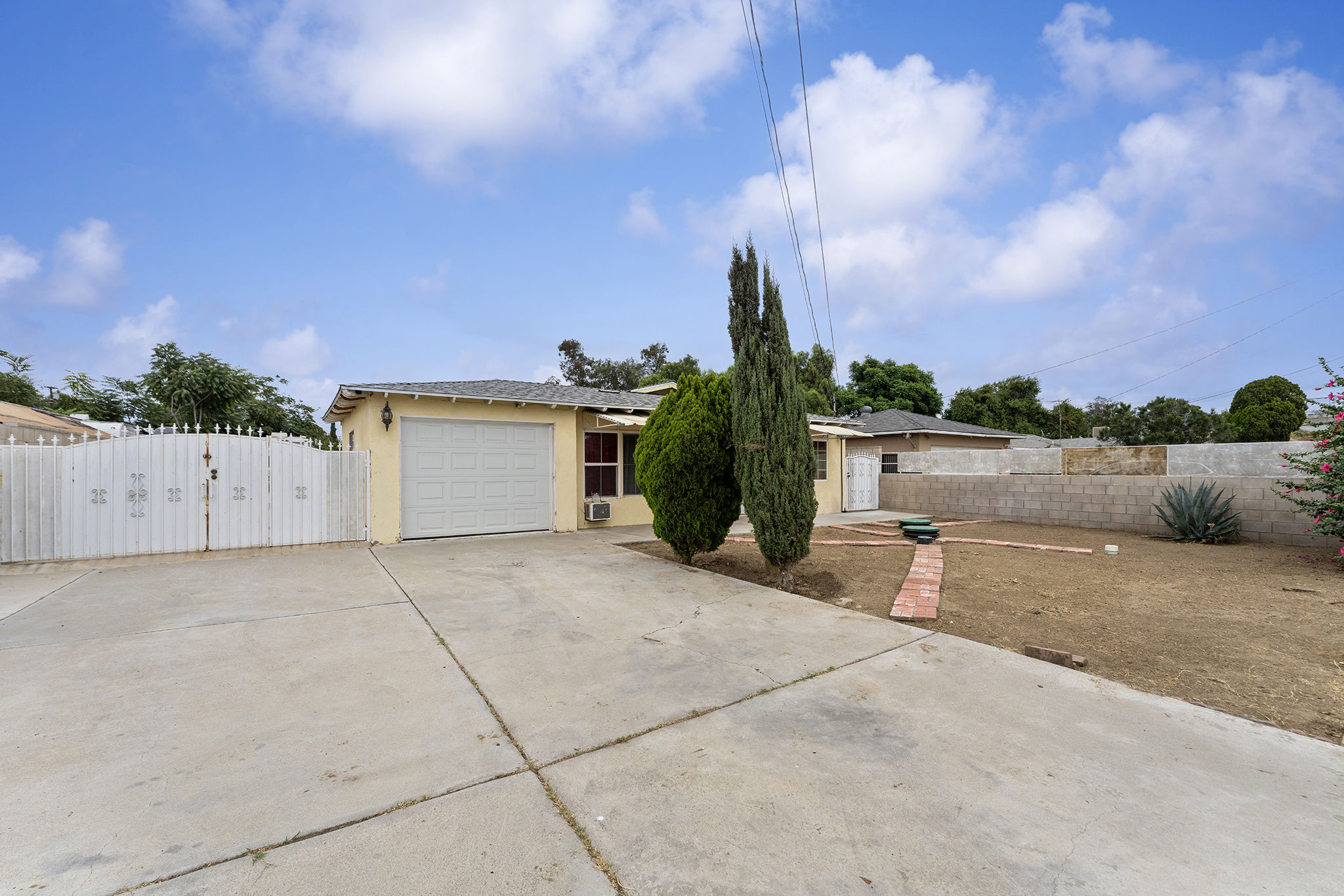 Fontana, California, 92335, United States, 2 Bedrooms Bedrooms, ,1 BathroomBathrooms,Residential,For Sale,1974316