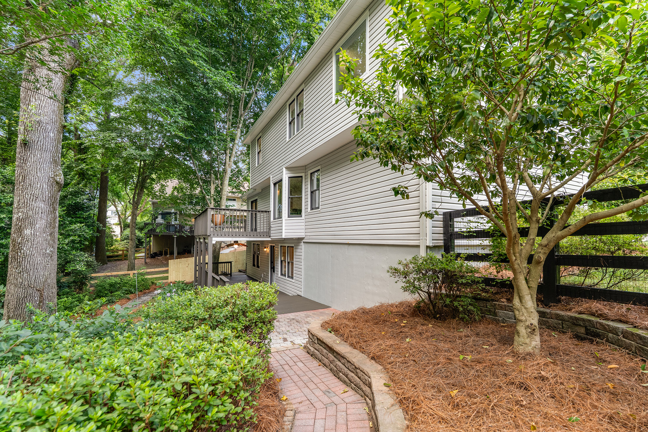  Exceptional Value in Mannings Ridge with Major Updates Throughout - 物件實景