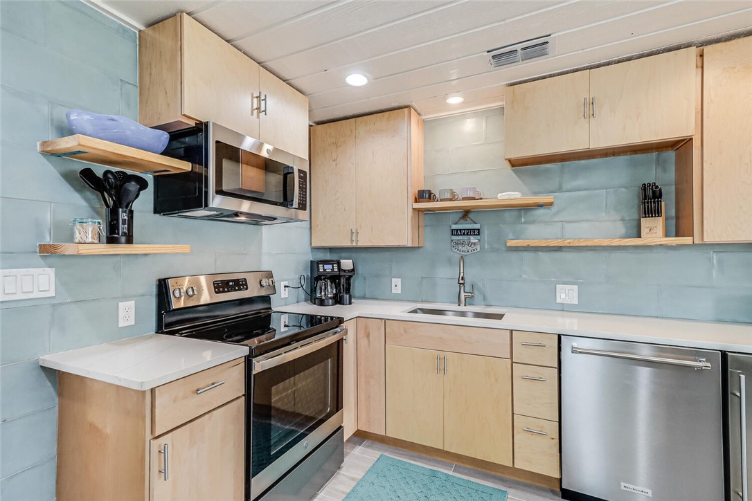 Port Aransas, Texas, 78373, United States, 3 Bedrooms Bedrooms, ,2 BathroomsBathrooms,Residential,For Sale,1987865