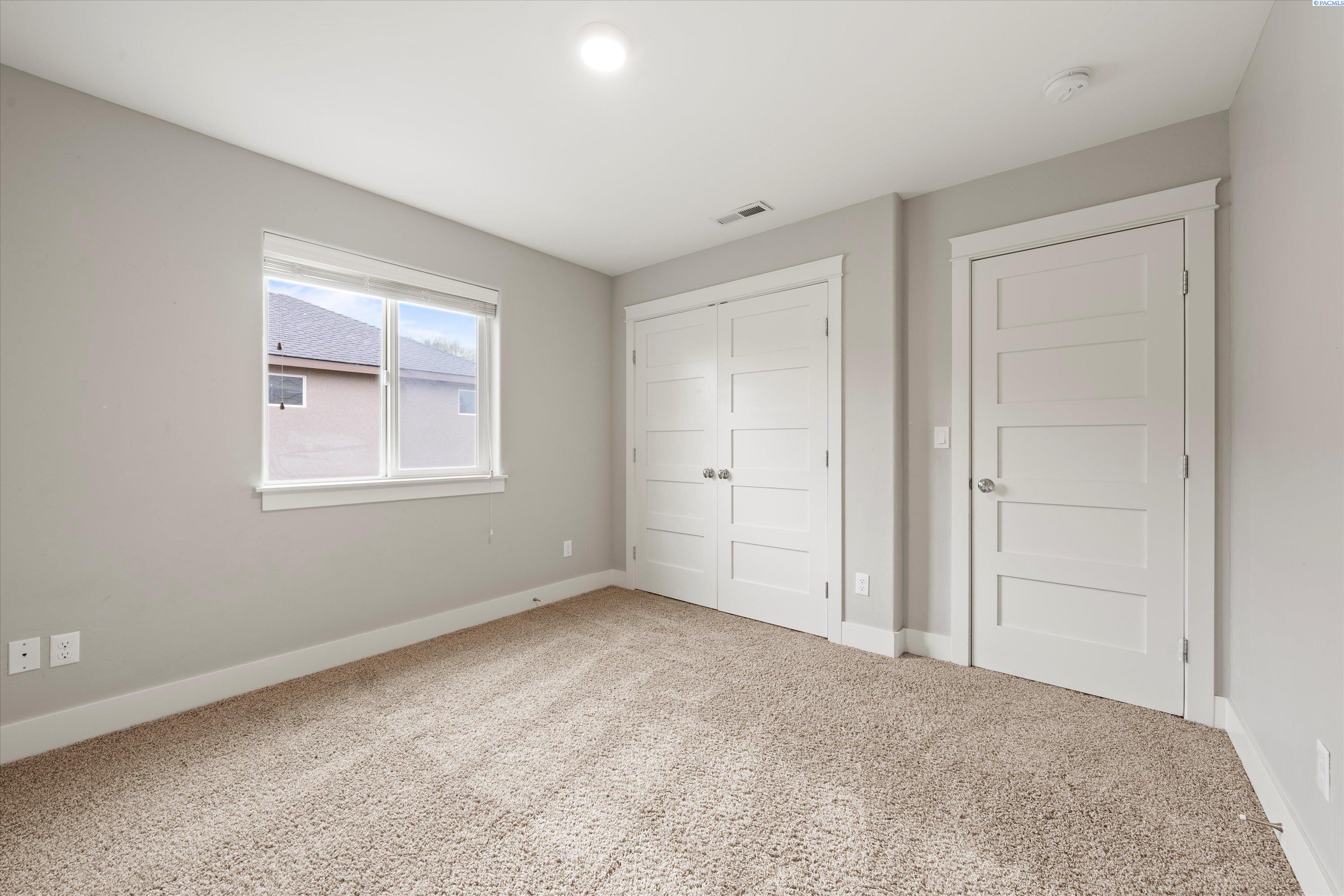 Richland, Washington, 99352, United States, 5 Bedrooms Bedrooms, ,3 BathroomsBathrooms,Residential,For Sale,1987518