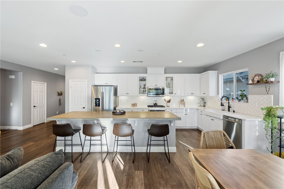 Murrieta, California, 92563, United States, 3 Bedrooms Bedrooms, ,2 BathroomsBathrooms,Residential,For Sale,1987315