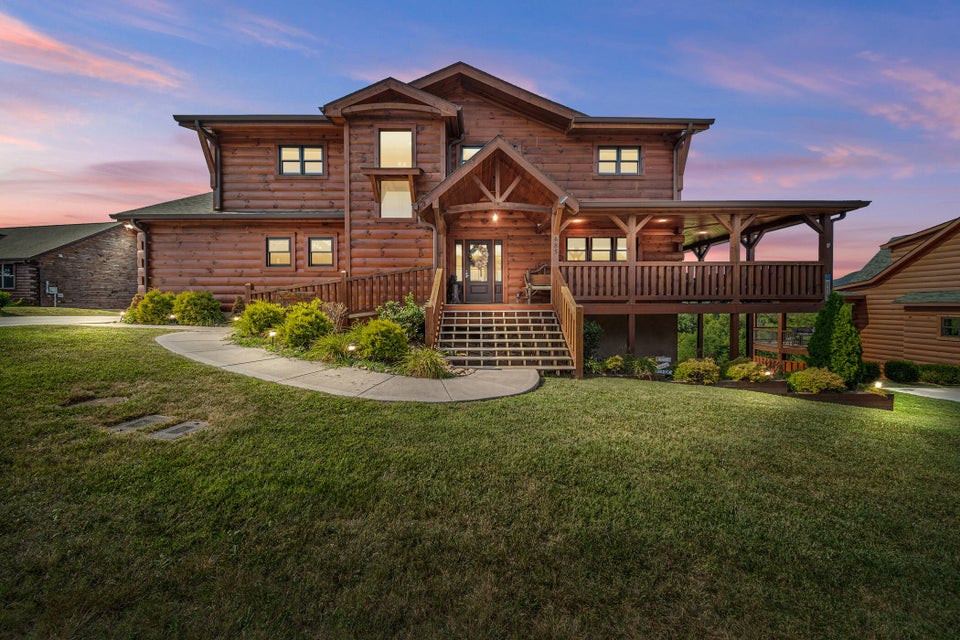 Sevierville, Tennessee, 37876, United States, 4 Bedrooms Bedrooms, ,6 BathroomsBathrooms,Residential,For Sale,1976346