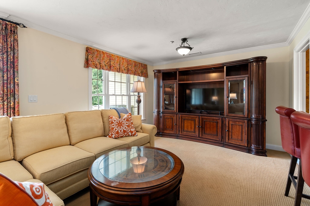 Topsfield, Massachusetts, 01983, United States, 3 Bedrooms Bedrooms, ,4 BathroomsBathrooms,Residential,For Sale,1919472
