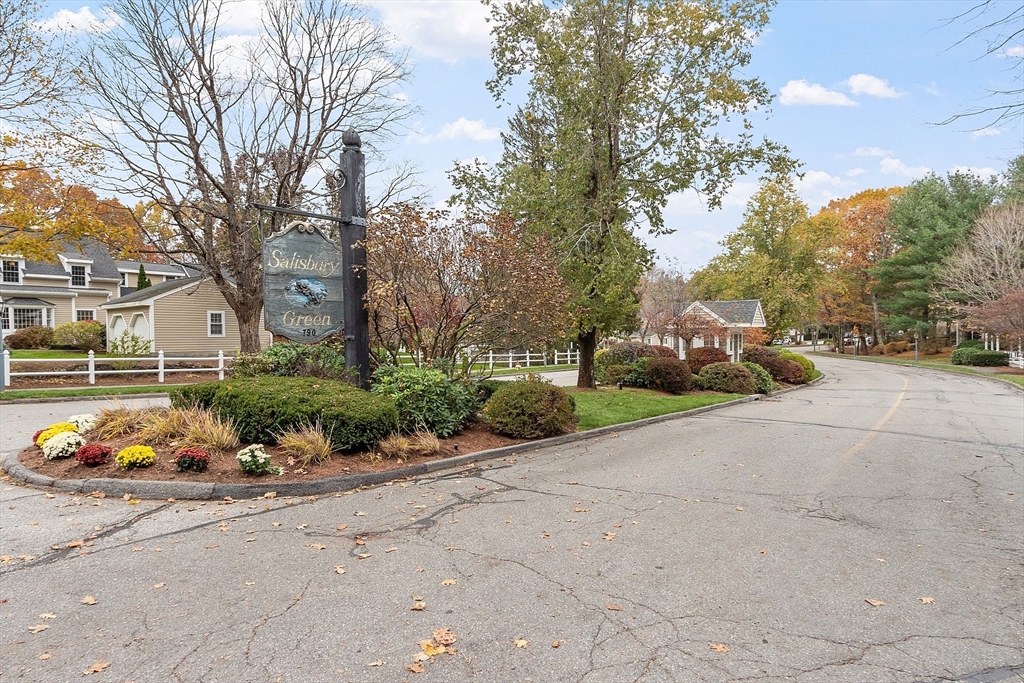 Worcester, Massachusetts, 01609, United States, 3 Bedrooms Bedrooms, ,4 BathroomsBathrooms,Residential,For Sale,1987815
