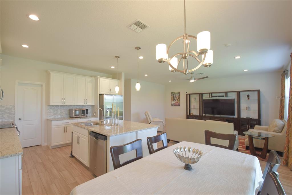 Apopka, Florida, 32703, United States, 4 Bedrooms Bedrooms, ,3 BathroomsBathrooms,Residential,For Sale,1828228