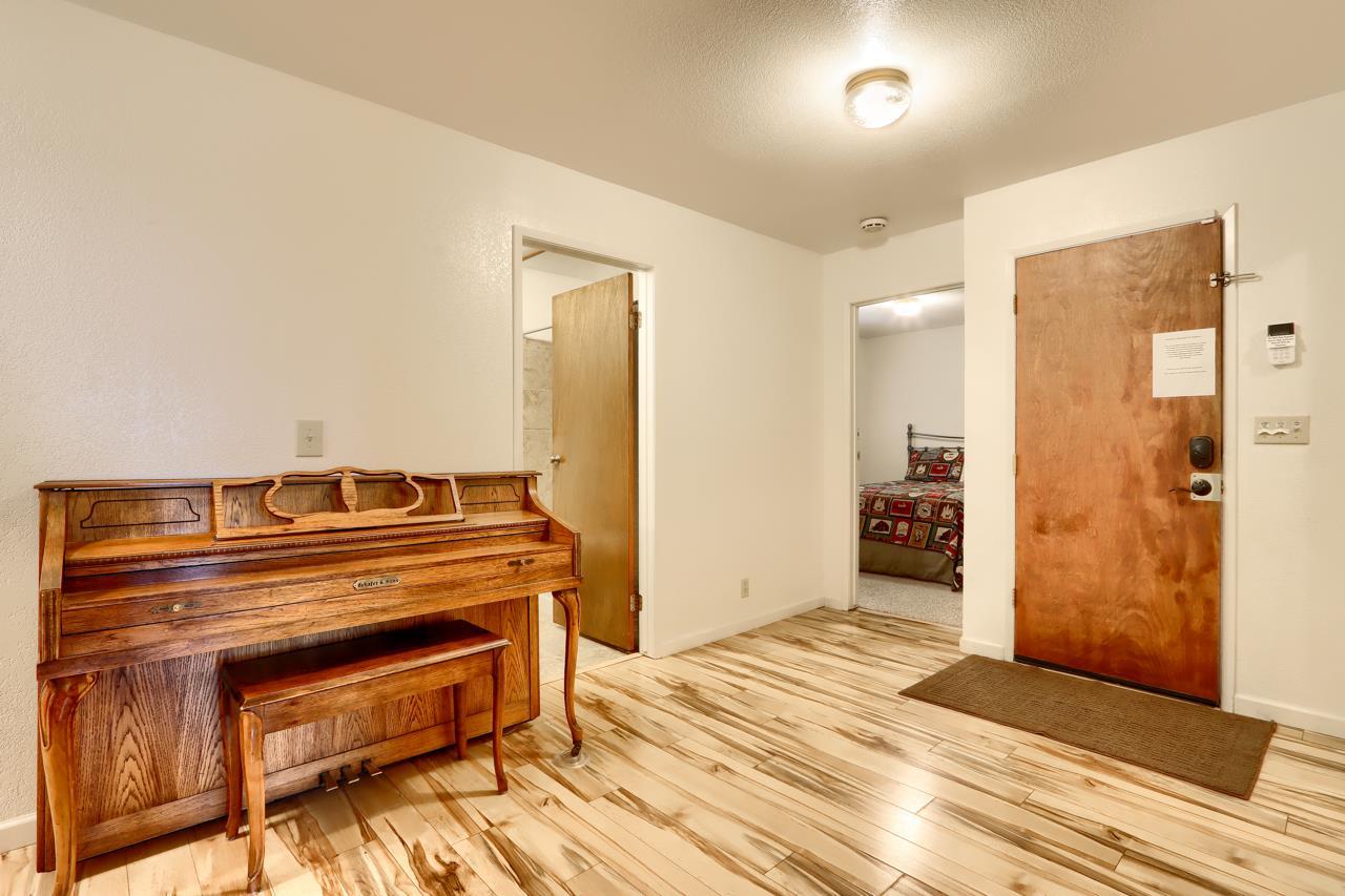 Yosemite, California, 95389, United States, 4 Bedrooms Bedrooms, ,2 BathroomsBathrooms,Residential,For Sale,1980100