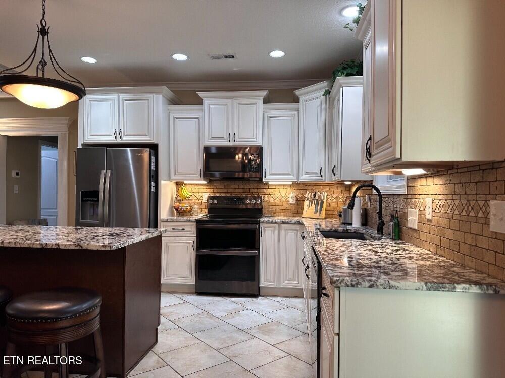 Maryville, Tennessee, 37804, United States, 5 Bedrooms Bedrooms, ,3 BathroomsBathrooms,Residential,For Sale,1927835