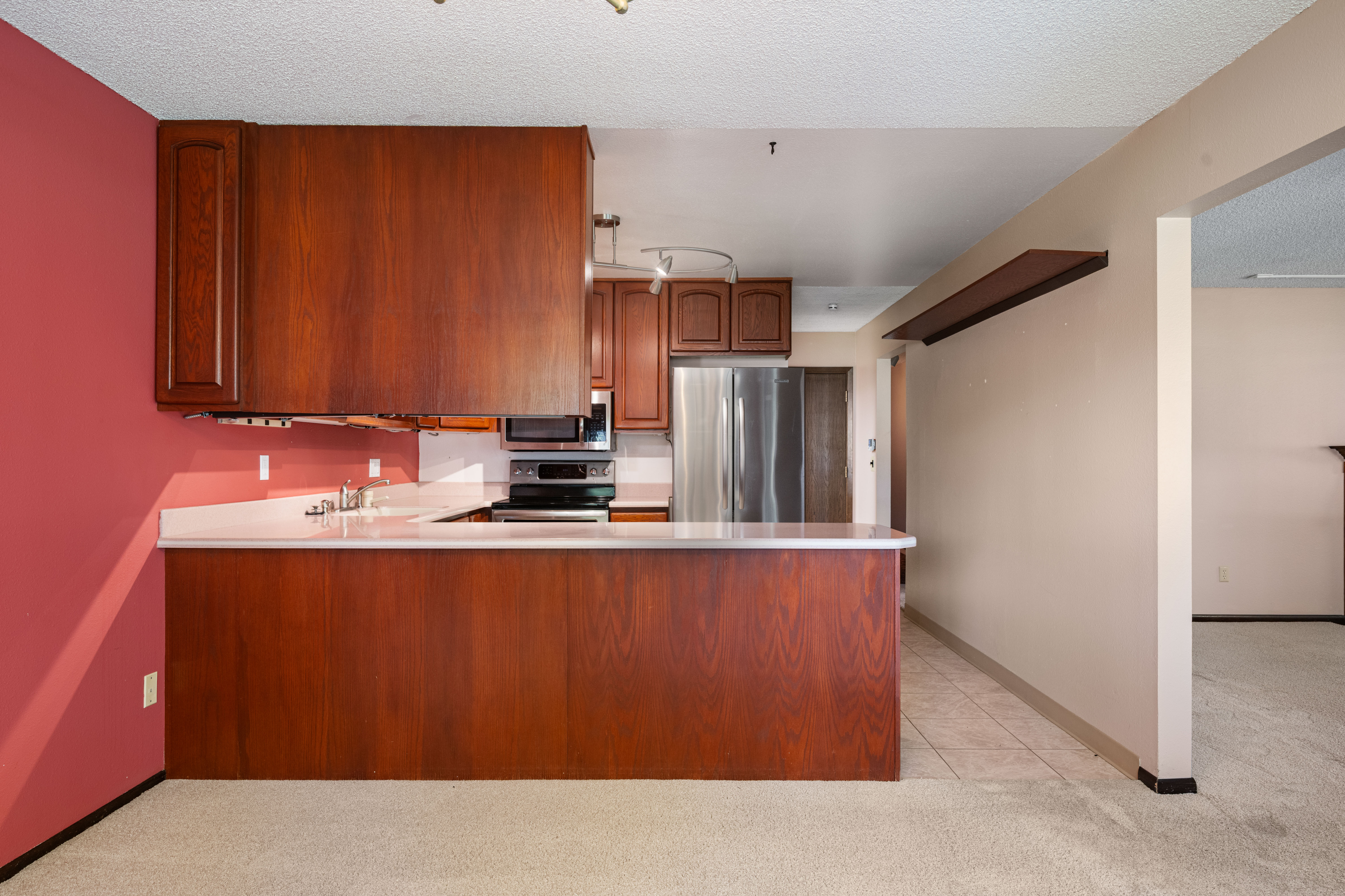  Affordable Ground Level Condo w/ Great Amenities - 物件實景
