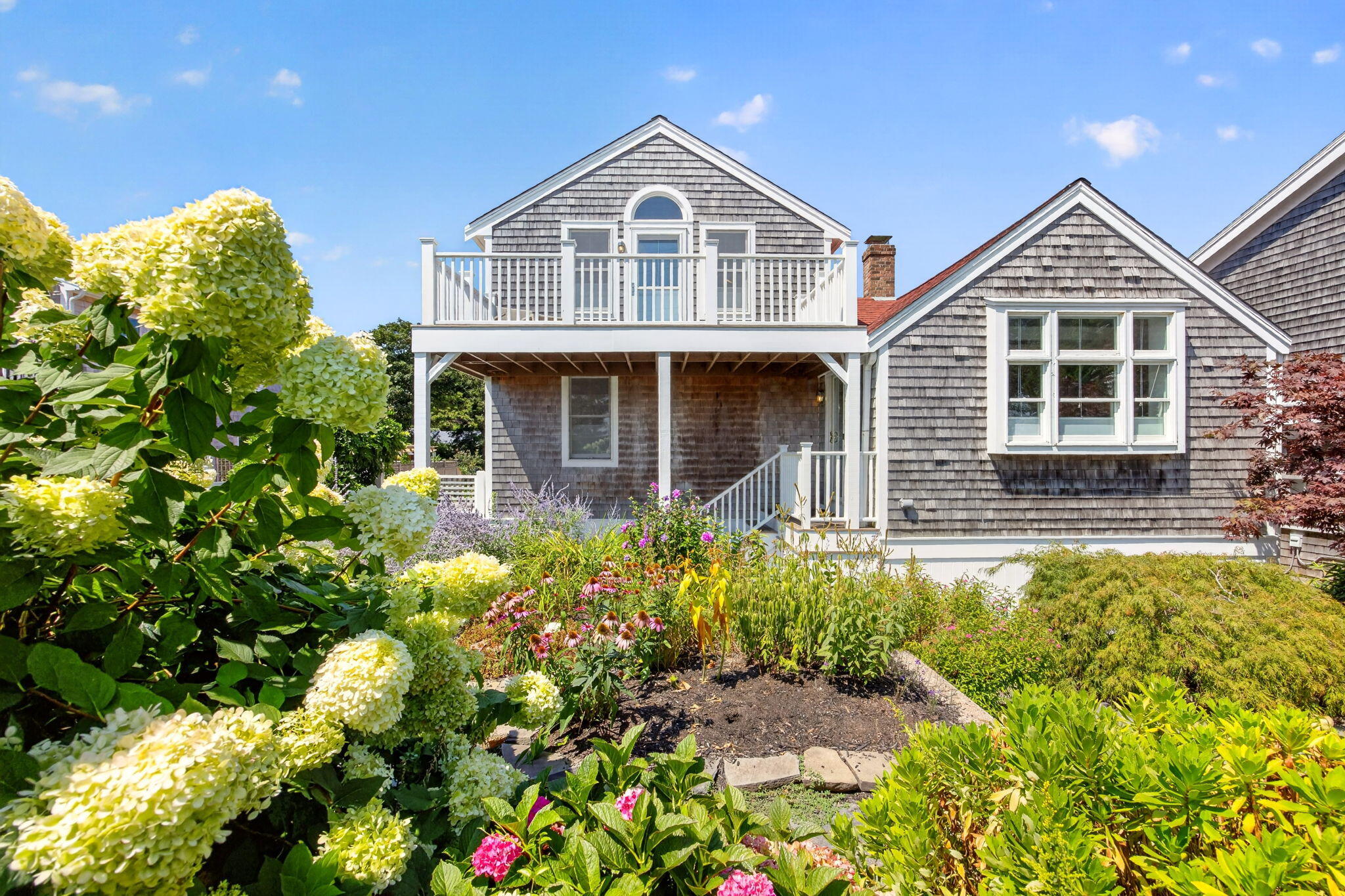  West End Elegance with Water Views, Private Gardens & Two-Car Parking - 物件實景