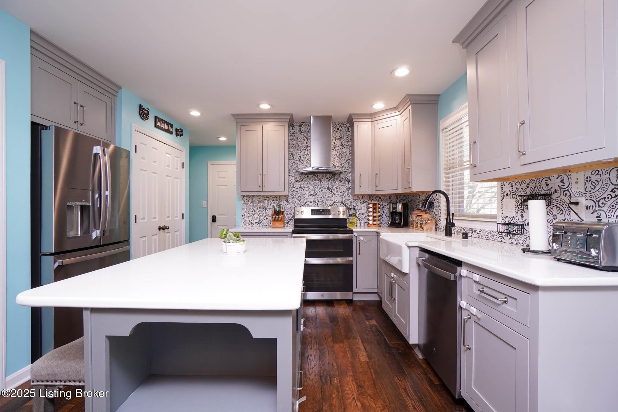 Louisville, Kentucky, 40299, United States, 3 Bedrooms Bedrooms, ,4 BathroomsBathrooms,Residential,For Sale,2000684