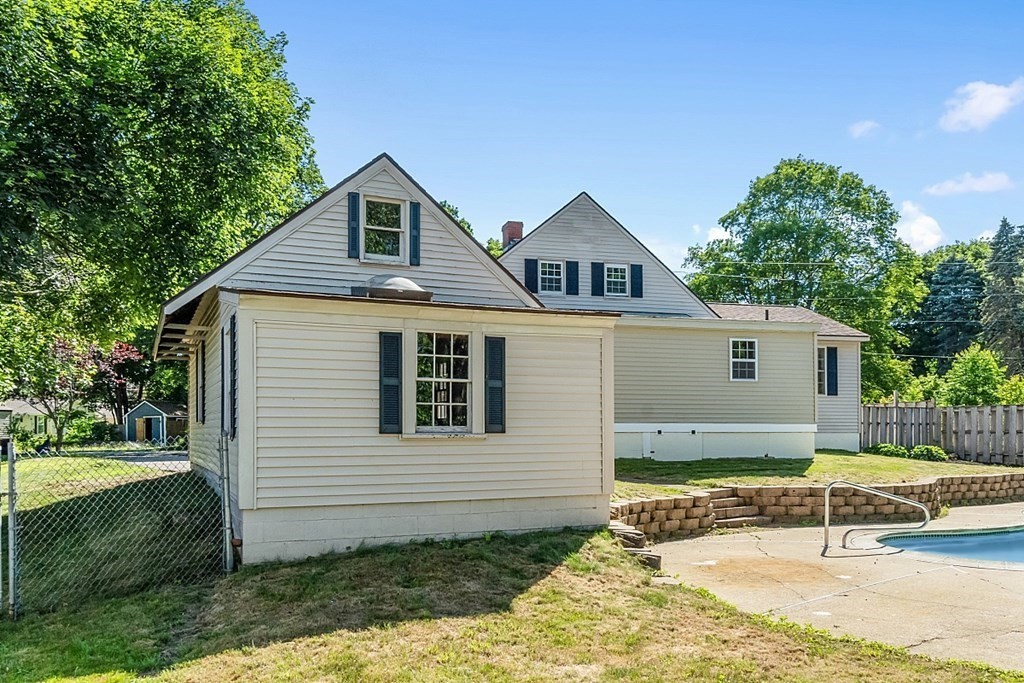 Exeter, New Hampshire, 03833, United States, 4 Bedrooms Bedrooms, ,3 BathroomsBathrooms,Residential,For Sale,1927852