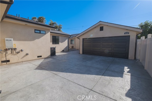 Compton, California, 90220, United States, 6 Bedrooms Bedrooms, ,5 BathroomsBathrooms,Residential,For Sale,2048011