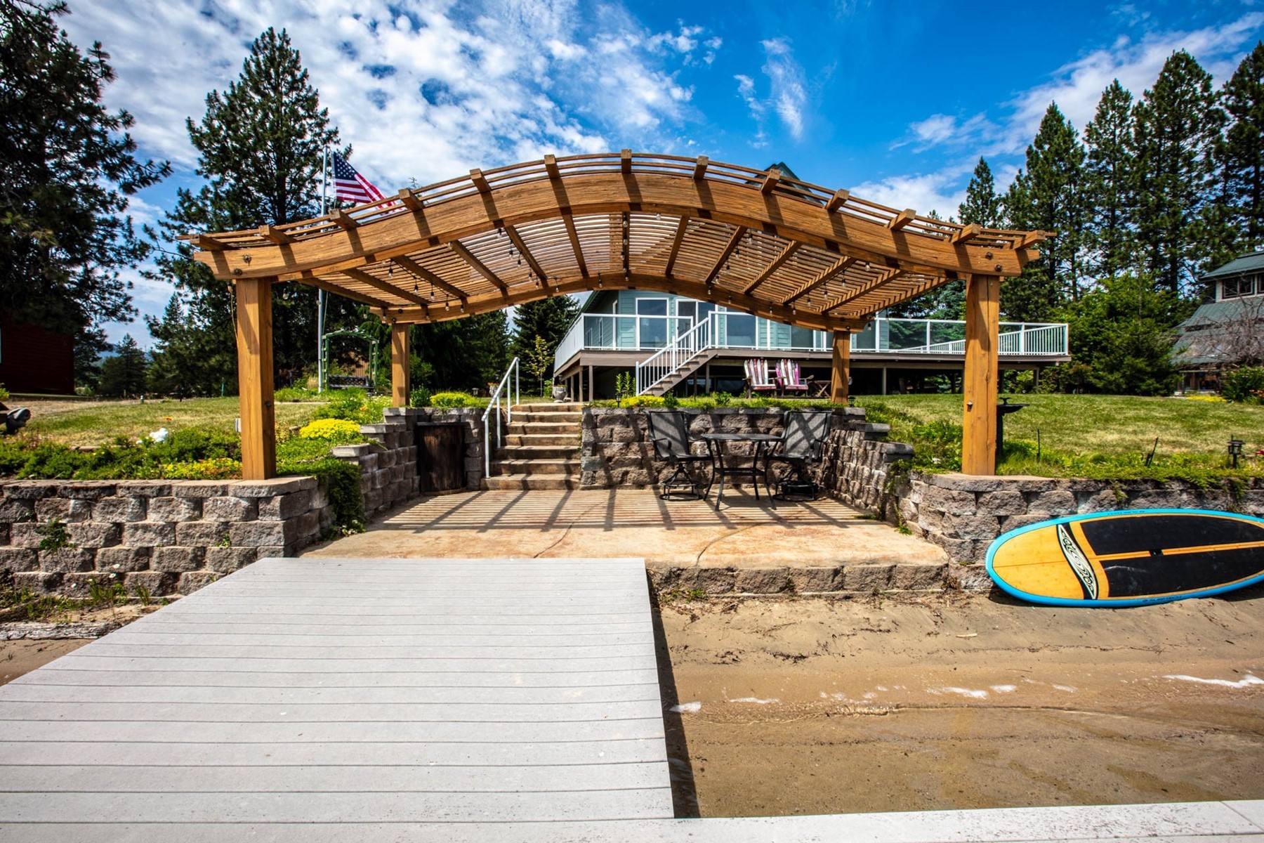  Renovated Waterfront Retreat with Private Dock & Guest Barn - 物件實景