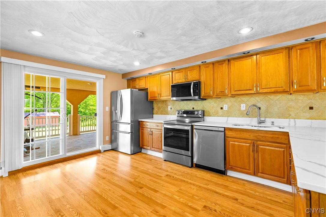 Deerfield, New York, 13502, United States, 6 Bedrooms Bedrooms, ,4 BathroomsBathrooms,Residential,For Sale,1971402