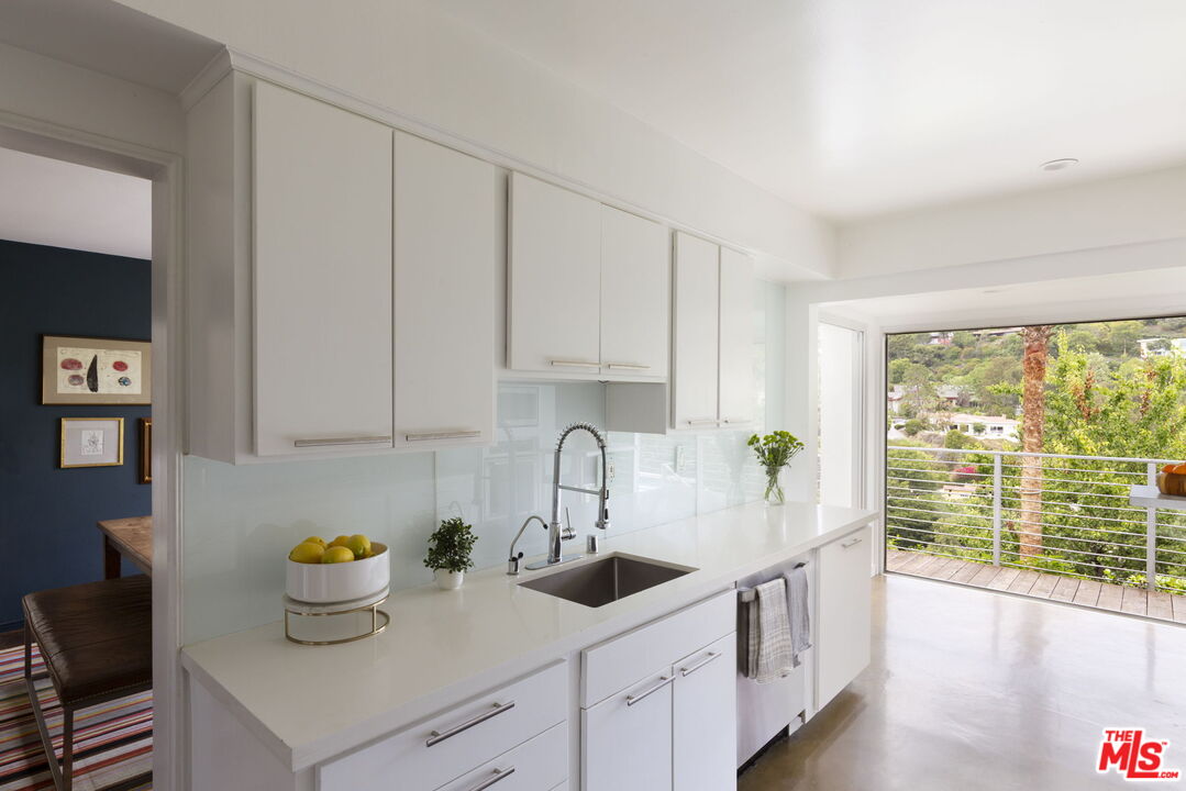 Los Angeles, California, 90068, United States, 3 Bedrooms Bedrooms, ,4 BathroomsBathrooms,Residential,For Sale,1839885
