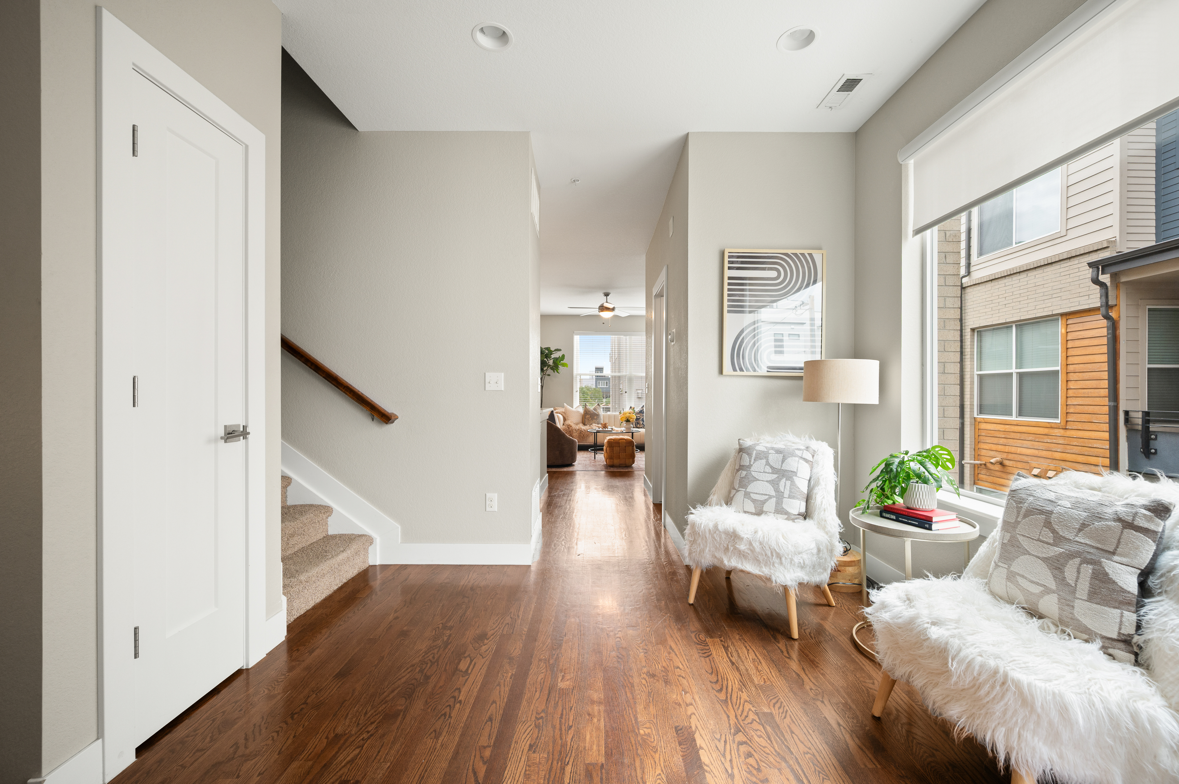  Beautifully Maintained Corner-Unit Townhome with Rooftop Views - 物件實景