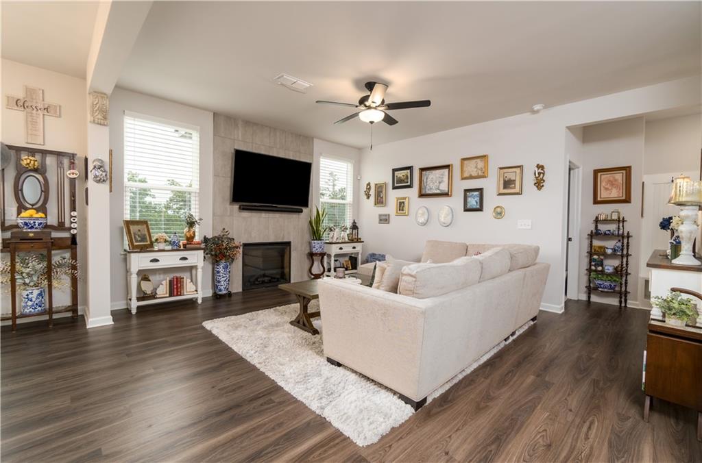 Cartersville, Georgia, 30121, United States, 4 Bedrooms Bedrooms, ,4 BathroomsBathrooms,Residential,For Sale,1995959