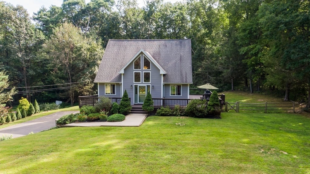 Leno Rd, Holland, MA 01521