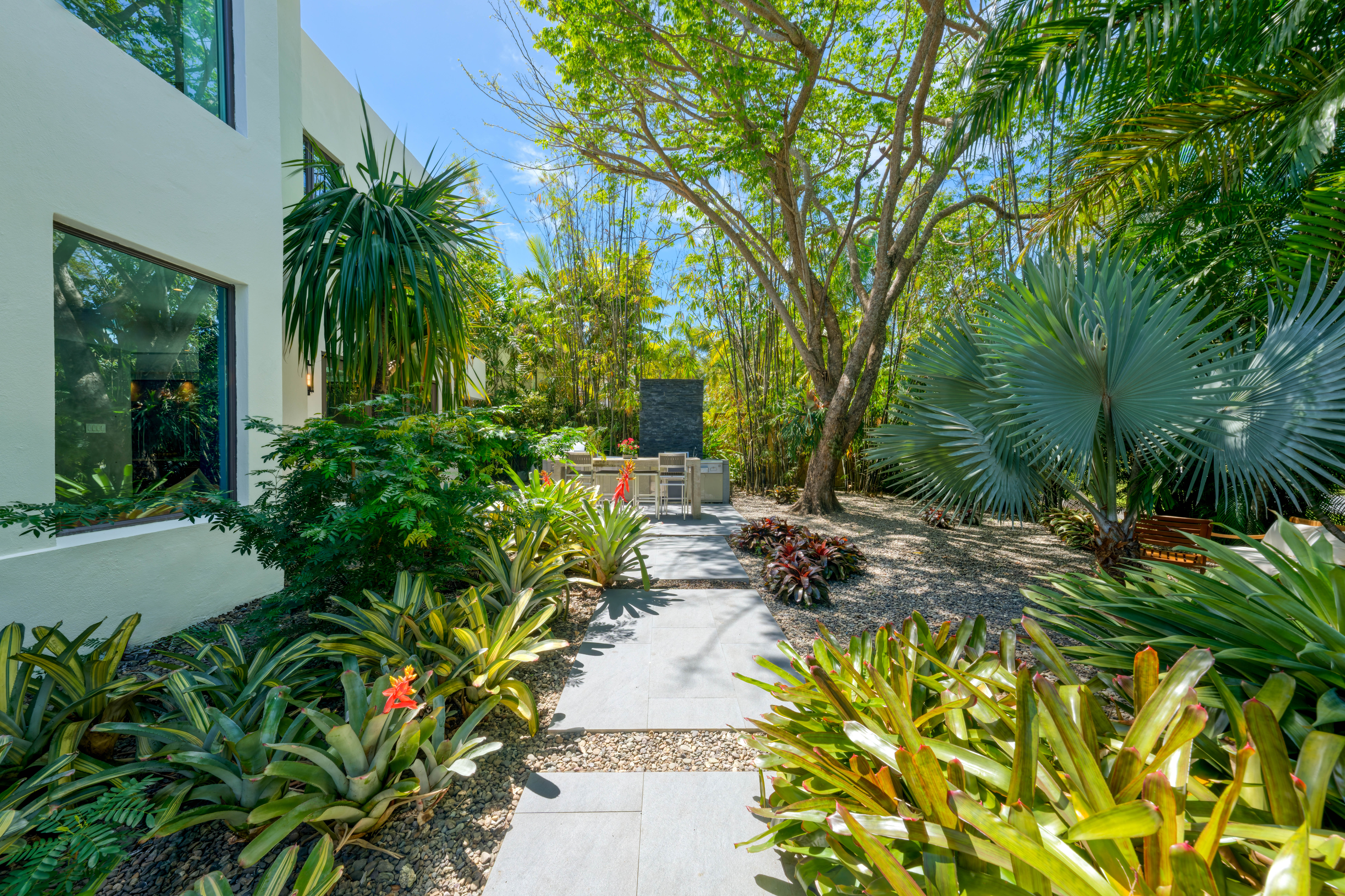  Private Tropical Estate with Resort-Style Living - 物件實景
