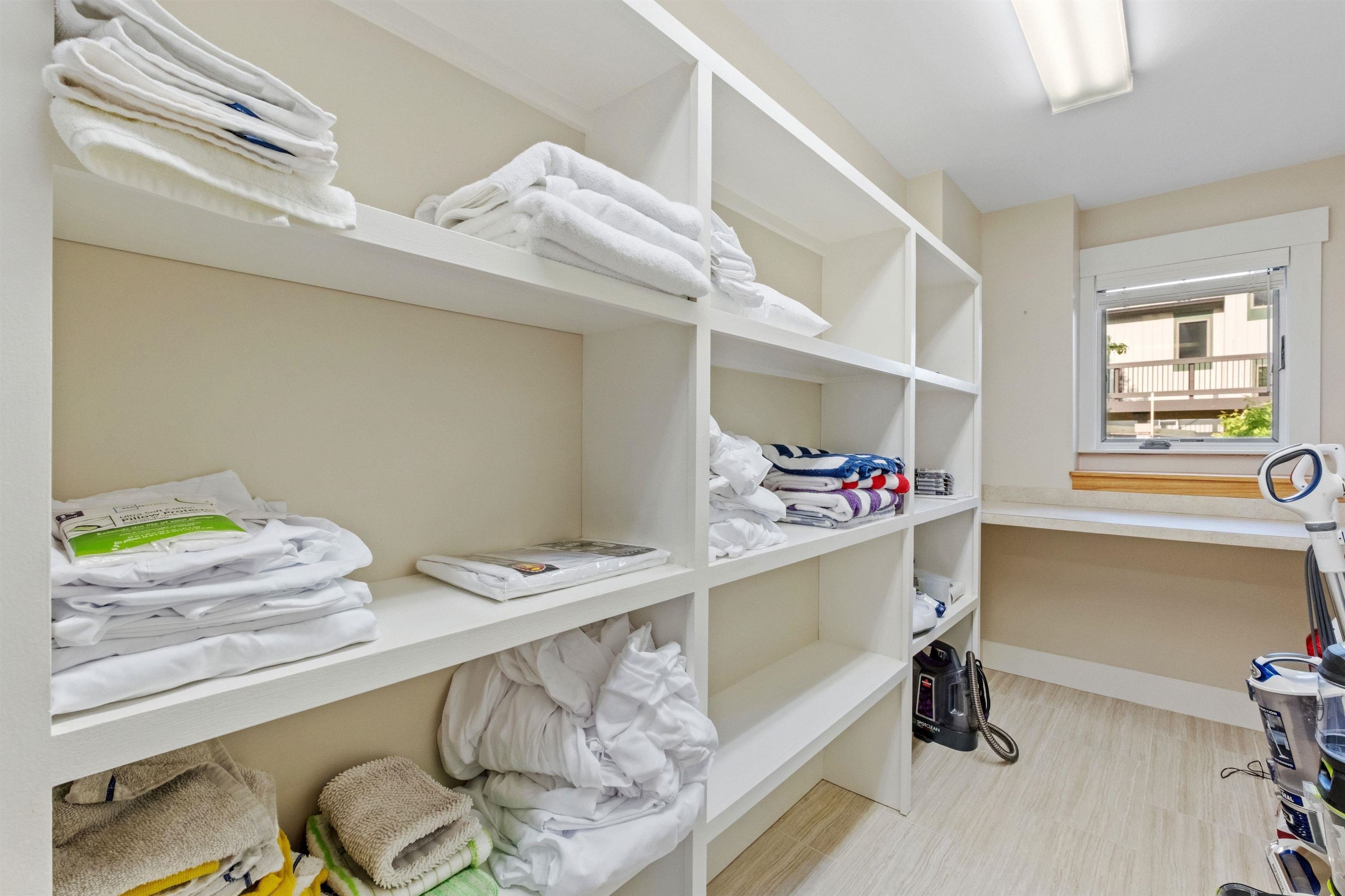 Lincoln, New Hampshire, 03251, United States, 5 Bedrooms Bedrooms, ,3 BathroomsBathrooms,Residential,For Sale,1981884